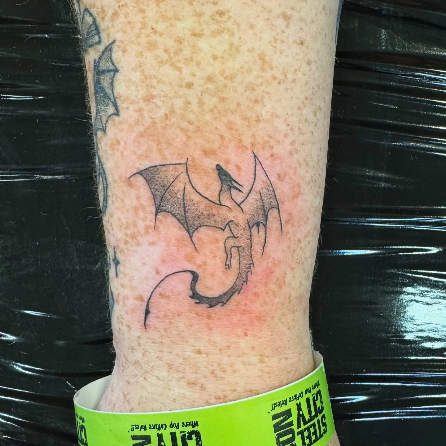 Just the littlest dragon!!!
And a perfect reminder, I don’t just do the big pieces! I love the little guys too!
Gimme some more quick little pieces to add to your collection 🥰
@fusion_ink @ghosttattooco @bishoprotary  @lunartattoosupply @ta