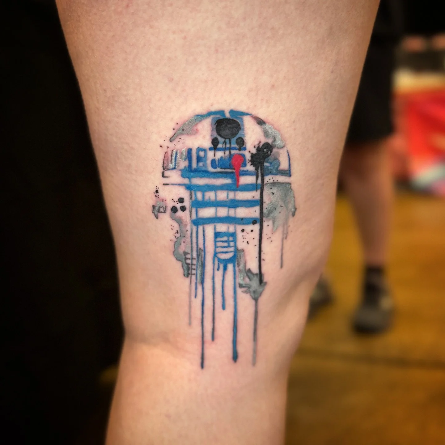@steelcitycomiccon is one of my favorite conventions I have the pleasure of tattooing at! 
So thankful for @ink.alliance for the opportunity to travel so much and meet so many amazing people!!
I did this watercolor R2D2 on Saturday! And I would LOV