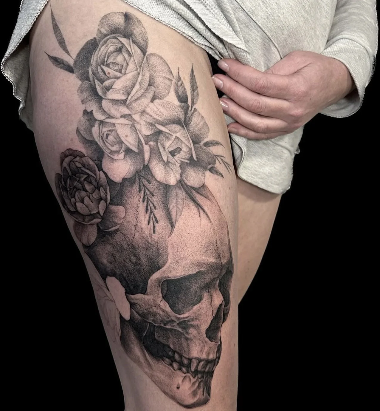 💀 
I don’t get to do many oversized pieces like this… but when I do, man they really hit hard!!
Not to mention skulls are one of my favorite motifs in tattooing in general 🥰 so, big or small, bring me your skull tattoo ideas!
@fusio
