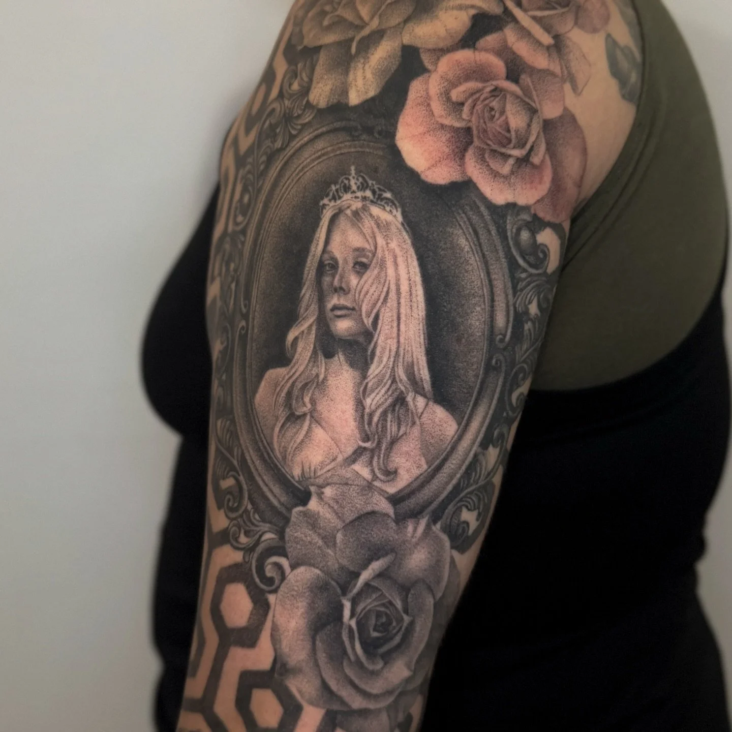 Can you guess the movie? 

Casey&rsquo;s favorite thing about this micro portrait is that little kids think she&rsquo;s a pretty princess! When moments later she&rsquo;s covered in blood 🩸 

Still one of my favorite Stephen King movies! 🥰

Booking 