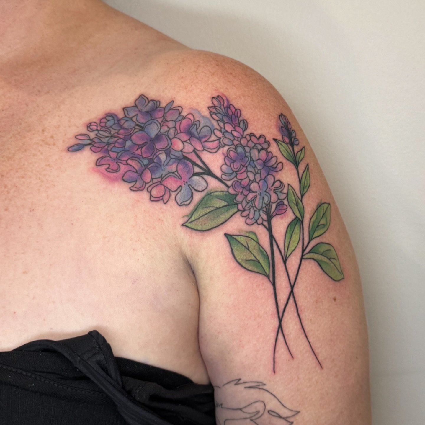I can&rsquo;t believe I didn&rsquo;t post this!!

This illustrative lilac piece was a highlight of my time in Rochester. It was amazing to connect to two absolutely beautiful women to make such an emotional tattoo!

Booking the rest of December and 2