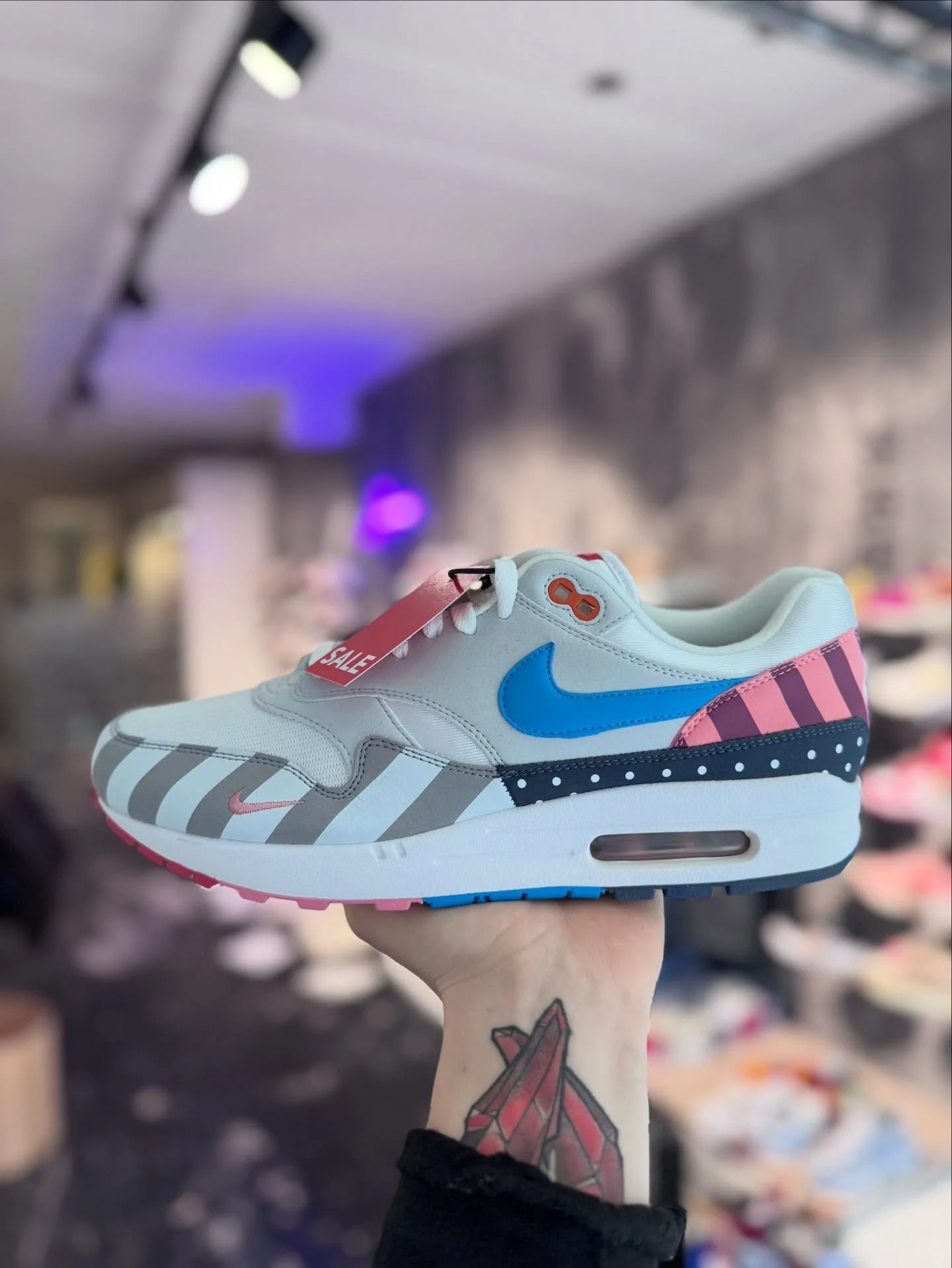 VALENTIJN STEALS 💘 

V.L.N.R.

AM1 By Parra 44,5 &euro;375
AM1 SUPREME white 46 &euro;200
AM1 Coconut 44 &euro;135
AM1 CordCoral 43/44/44,5 &euro;120
AMTn beige su&egrave;de 43/45 &euro;145
AM1 HUF 44 &euro;100 
AM1 Patta dark russet 41 &euro;120
AM