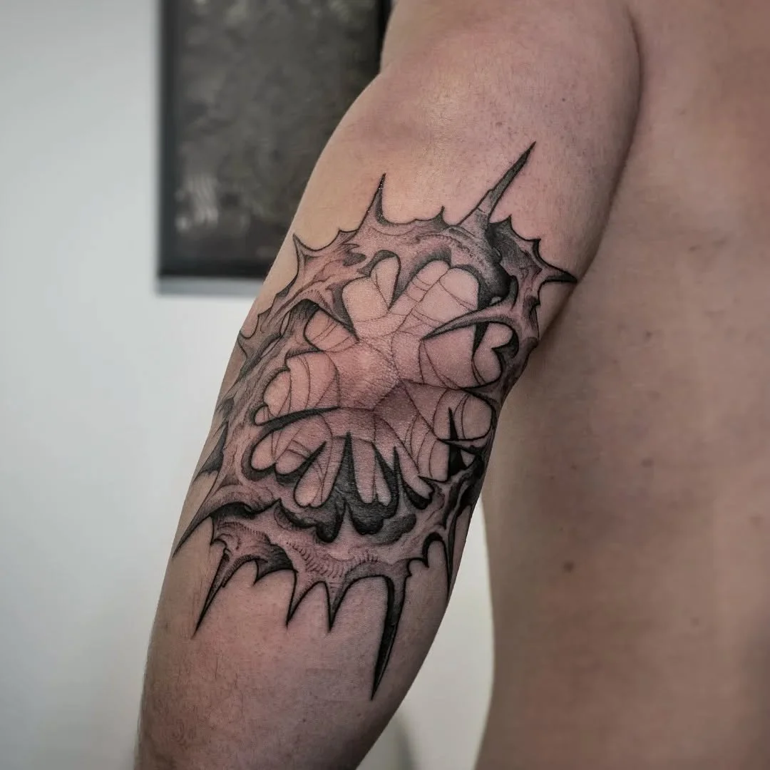 You've got to be tough enough to get the elbow tattoo. This guy definitely IS💪
.
DM if you want to get inked before Sinterklaas is back on the horses back 🐎
.
#amsterdamtattoo
#vldrtattoo
#людокол
#zeisttattoo