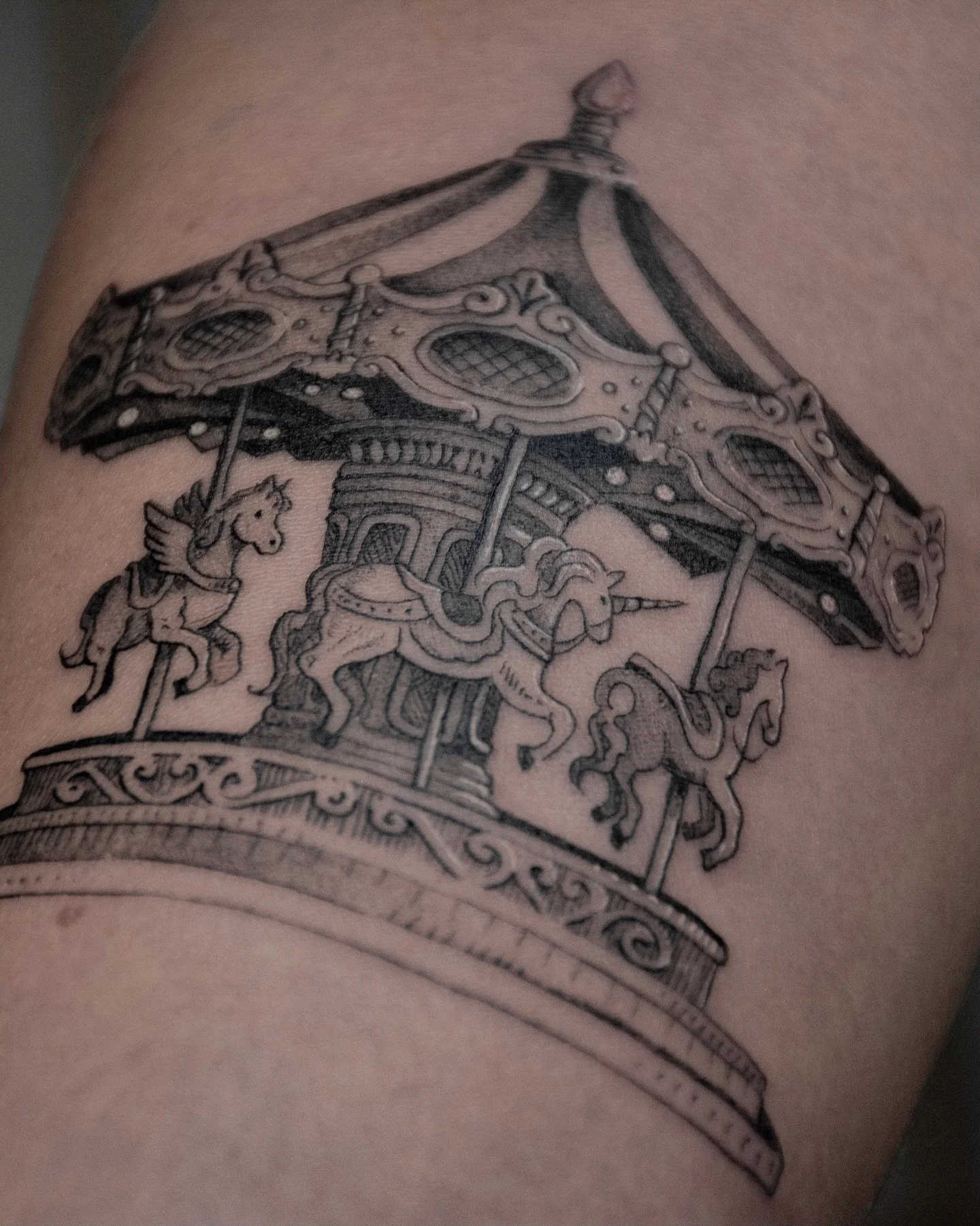 🎠 Some tiny fineline carousel. All made with single needle. ~3 hours
💌 DM if you want quality tattoo 
.
#amsterdamtattoo
#vldrtattoo
#zeisttattoo
#людокол