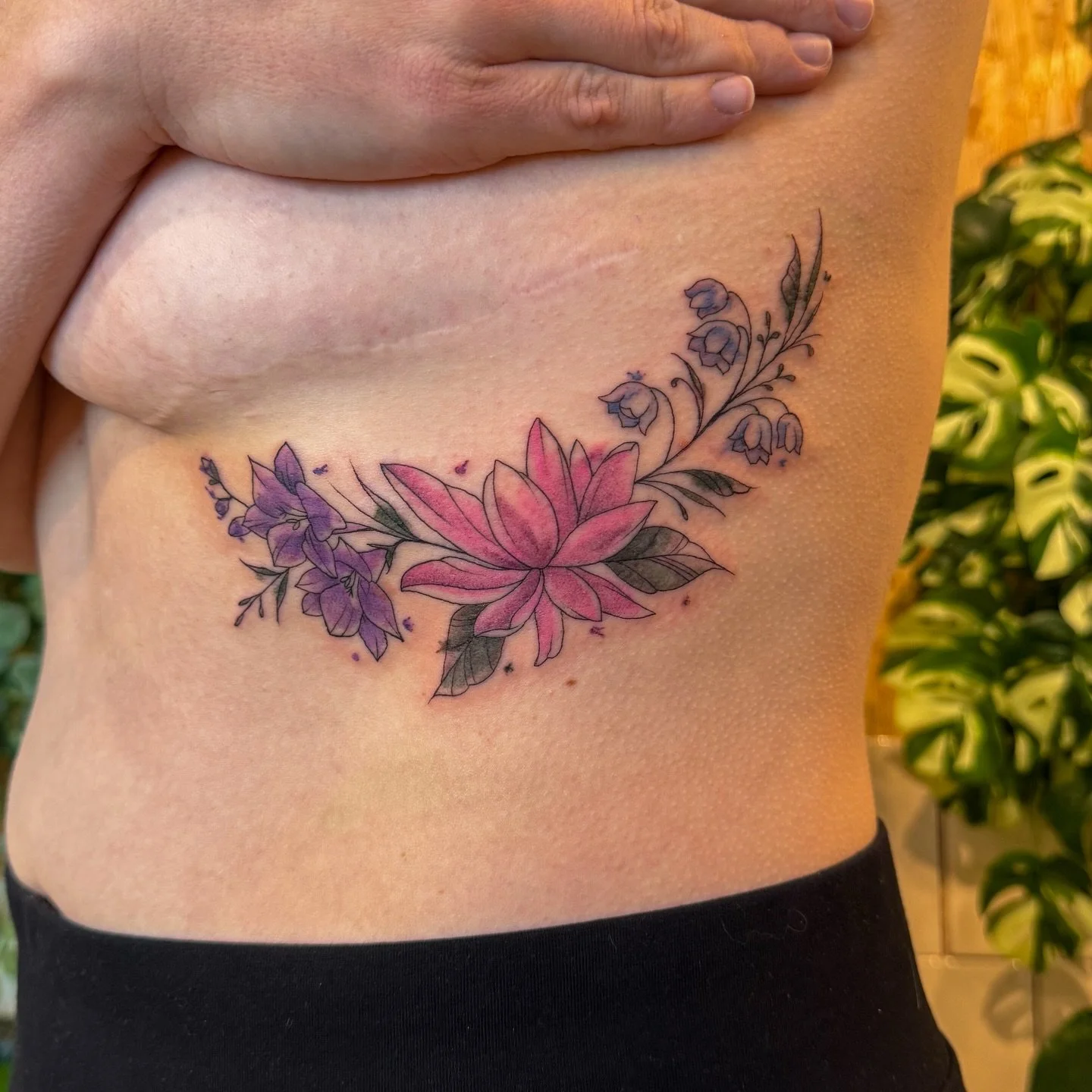 A first tattoo can mean so many things&hellip;

For Dun&eacute; it meant the flowers of her family and a familiar flower from home. 

Being able to create such beautiful artwork on people&rsquo;s skin is such a privilege I can&rsquo;t express enough 