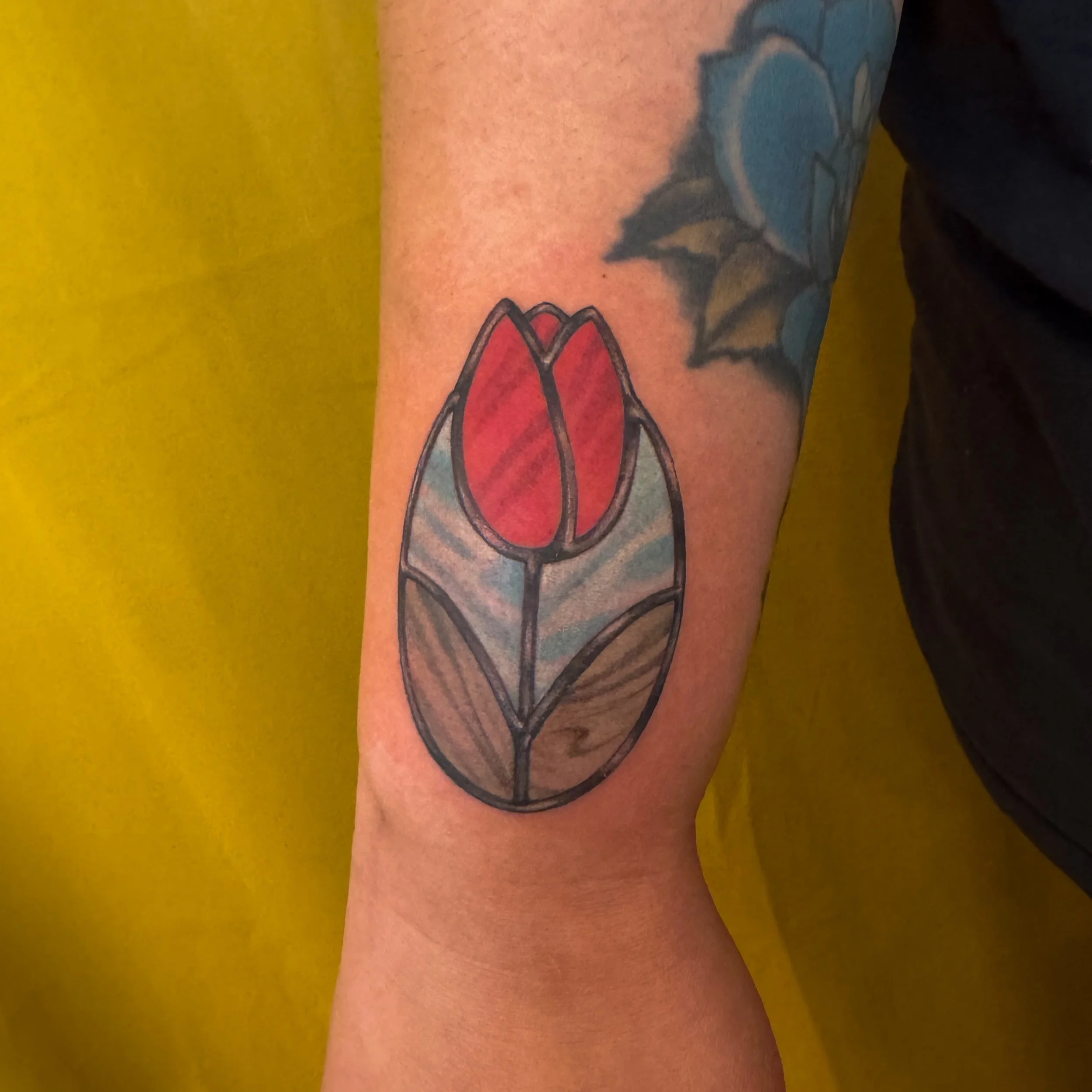 When people want my flash I get so excited! 

I made these stained glass tulip designs and Lynnsey needed to have one! (Her mom also got a matching one too - I&rsquo;ll post that one another time!)

Thank you for being so cool and giving me the oppor