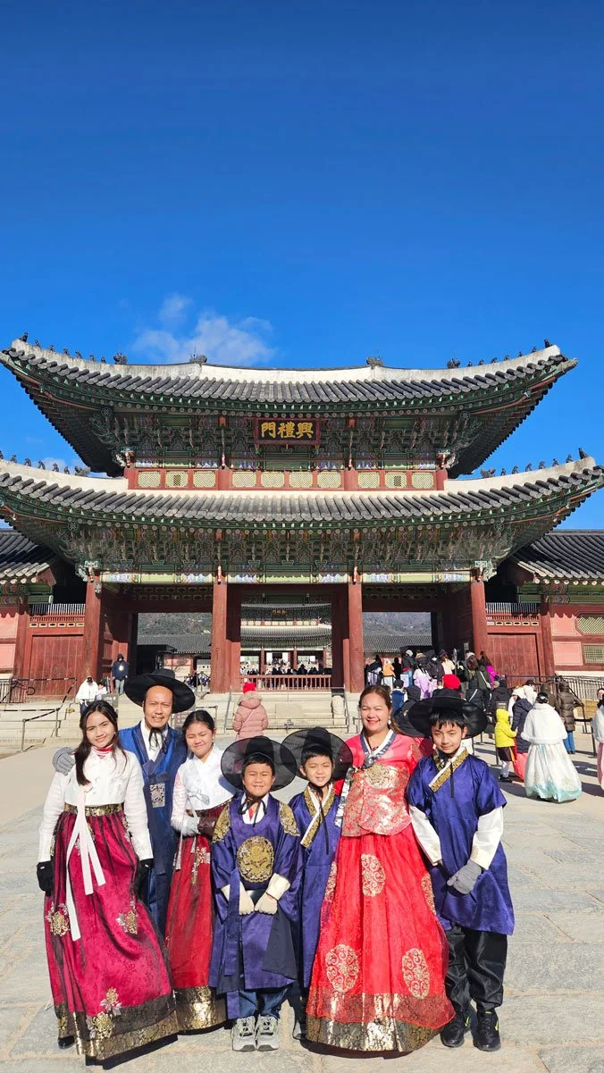 Family adventure during a private tour of Gyeongbokgung Palace, Seoul