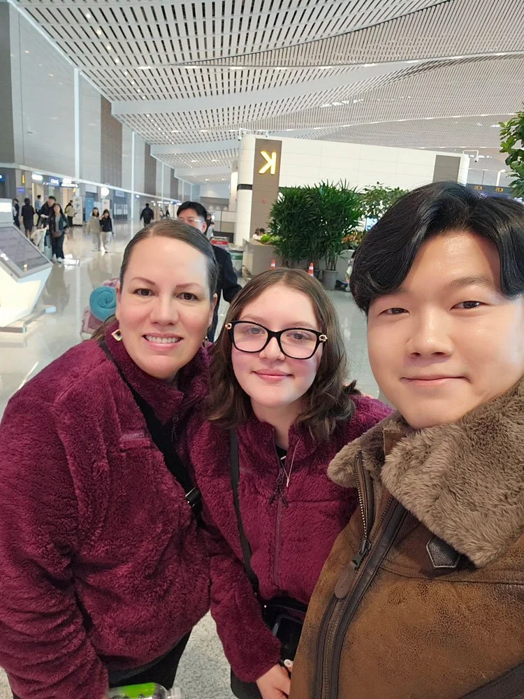 Mexico family enjoying a private tour of Seoul’s top attractions.