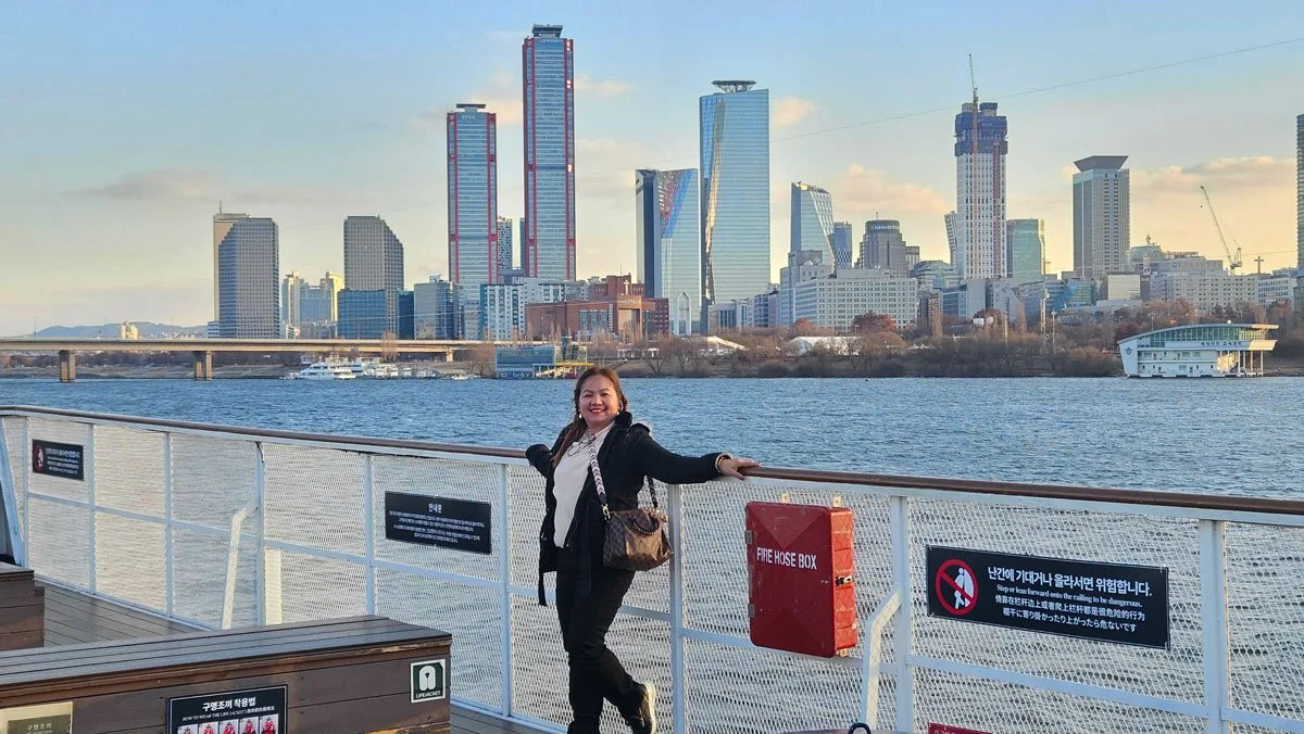 Exclusive private family tour on Han River cruise in Seoul, South Korea