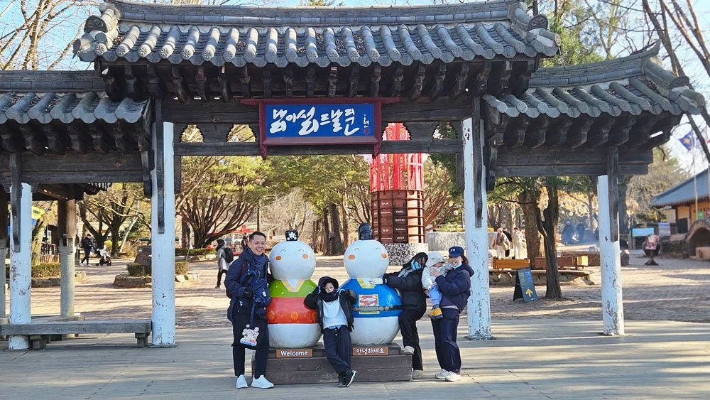 Family private tour of Nami Island for Singapore Malaysia travelers.