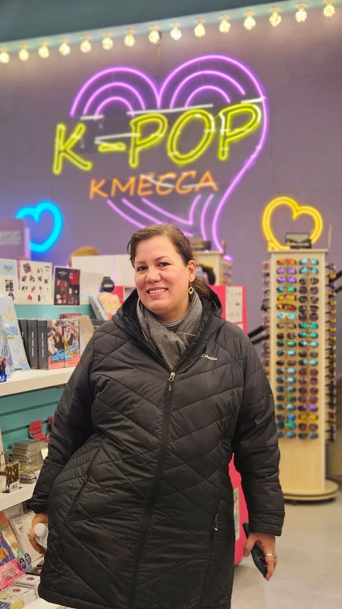 Mexico family experiencing K-Meka cultural tour in Seoul.