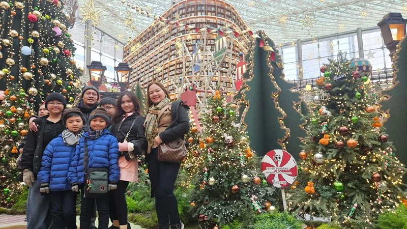Private family tour at Starfield Library, Seoul, South Korea
