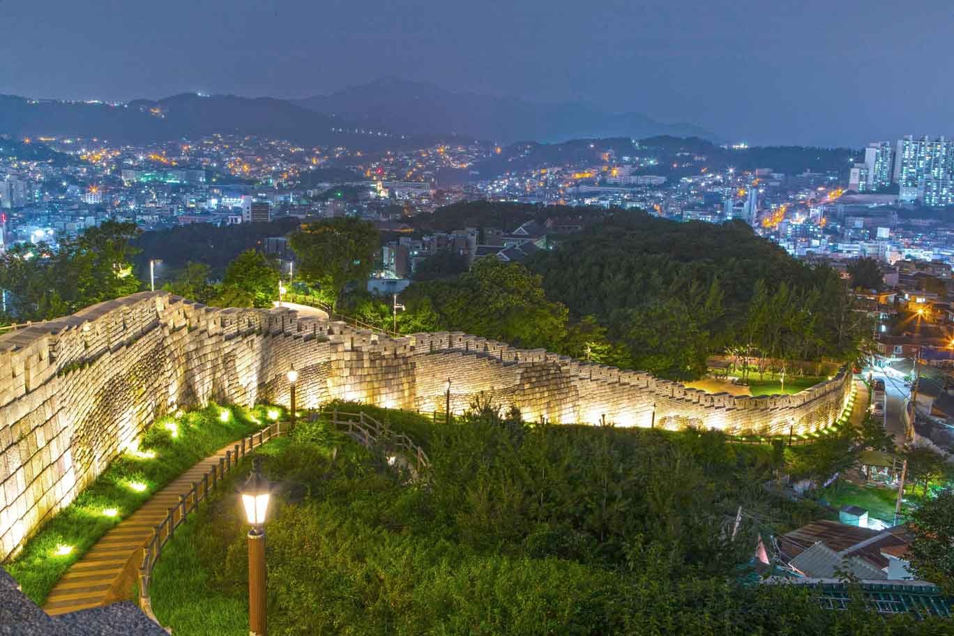 Panoramic view of Seoul from Naksan Park