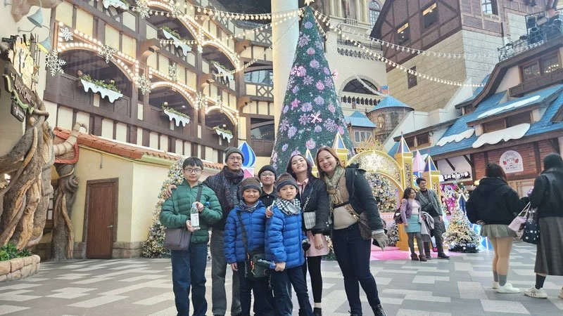 Private family adventure at Lotte World, Korea, for Philippines visitors