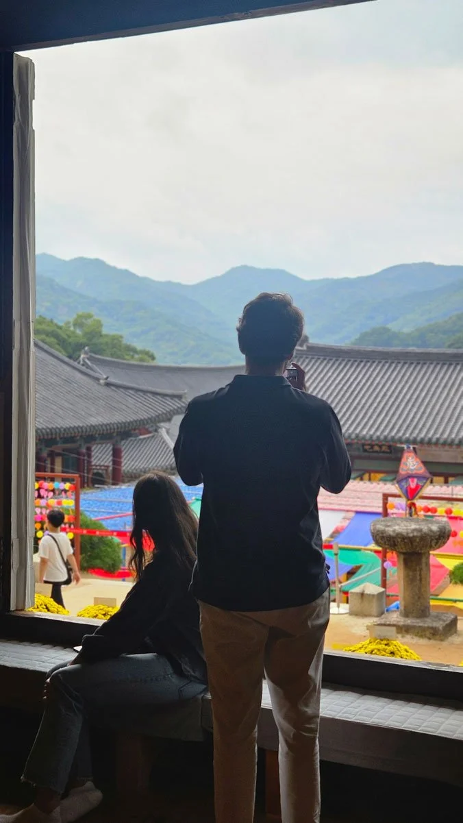 Spanish guests on a private customized tour exploring Haeinsa Temple in Hapcheon, discovering Korea’s UNESCO heritage and traditional Buddhist architecture.