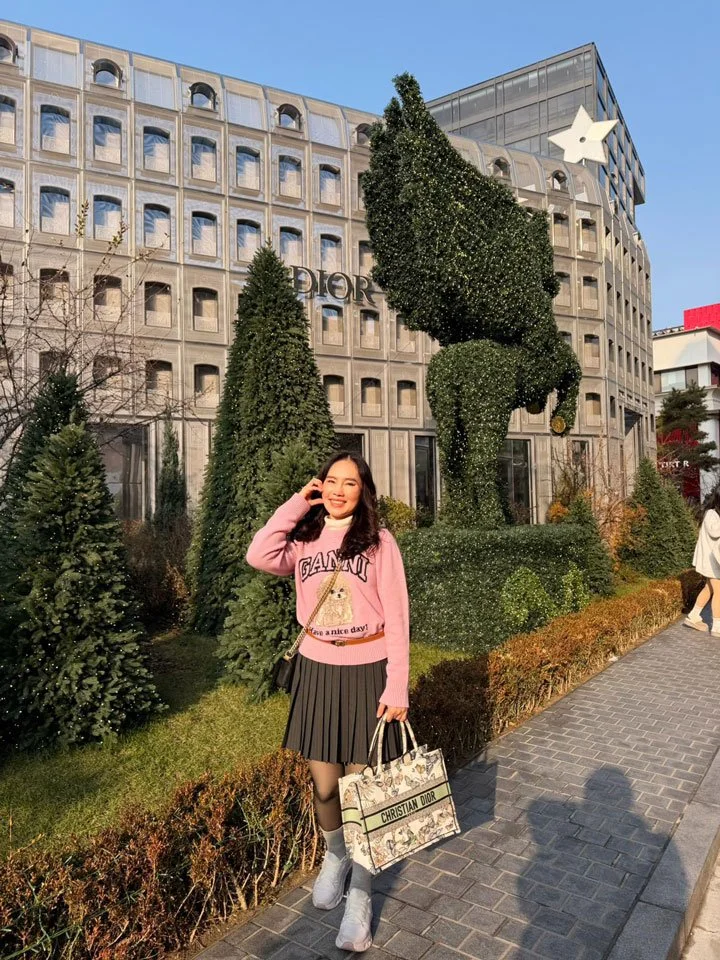 Thailand family exploring the art and culture of Seongsu-dong with a Korean Oppa.