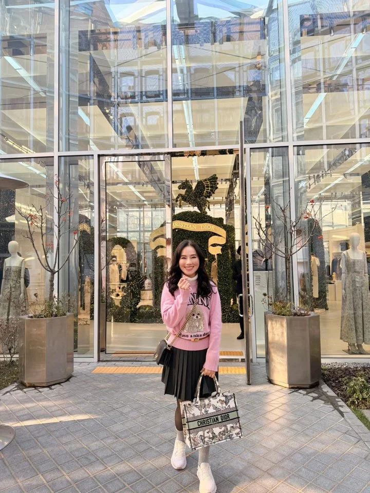 Thailand family enjoying Seongsu-dong with a Korean Oppa guide.