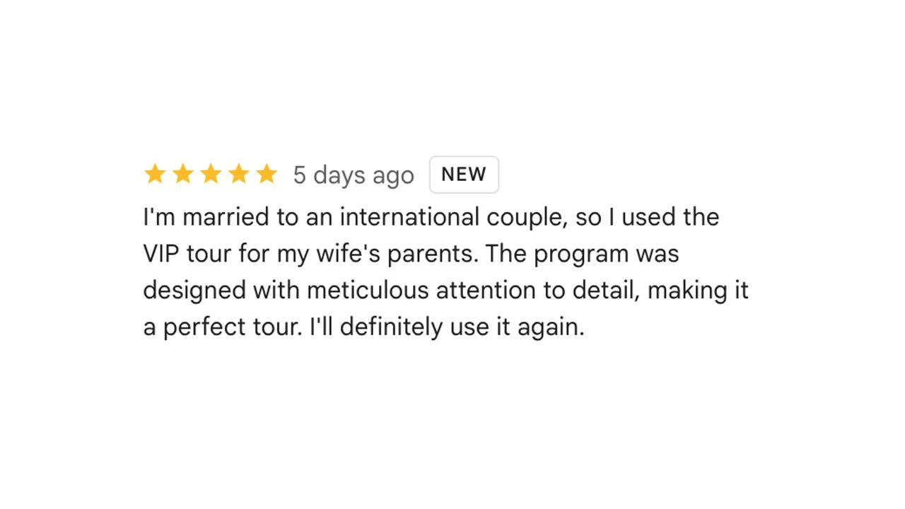 Tour group exploring the Secret Garden of Changdeokgung Palace in Seoul.