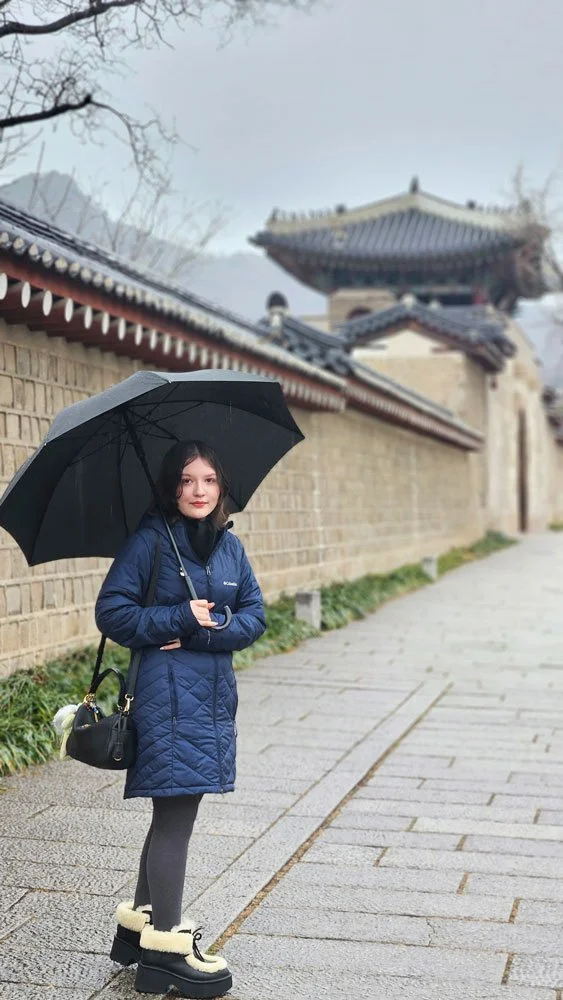 Mexico family visiting the historic Gyeongbokgung Palace in Seoul.
