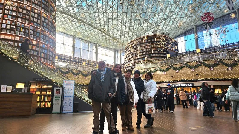 Filipino travelers visiting Starfield Library COEX in Gangnam Seoul