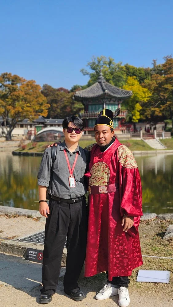 Scenic Hanbok Walk at Gyeongbokgung – Madagascar Private Tour