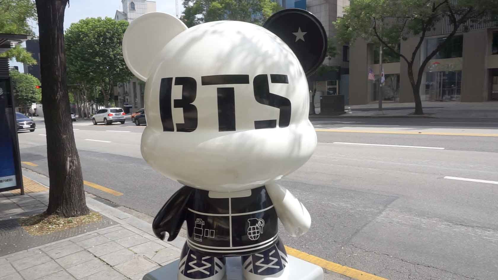 Visitors enjoying the K-pop culture on Seoul's K-Star Road