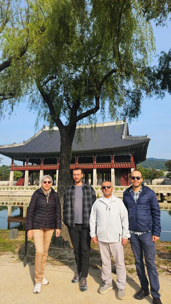 Premium private tour for Turkish travelers discovering the vast courtyards and iconic architecture of Gyeongbokgung Palace.