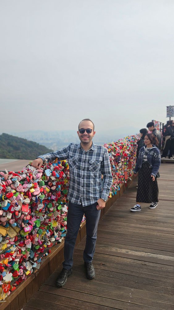Tailor-made private tour for Turkish travelers riding the Namsan cable car to N Seoul Tower.