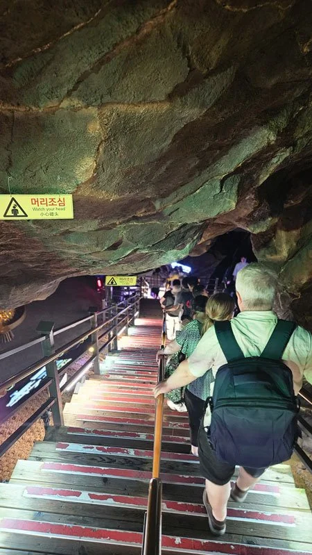 Gwangmyeong-Cave.jpg