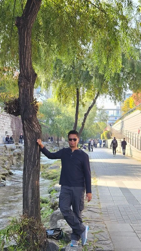 Madagascar Private Tour at Cheonggyecheon Stream