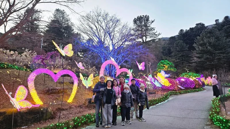 Private visit to Achimgyo Arboretum in Seoul for a family group