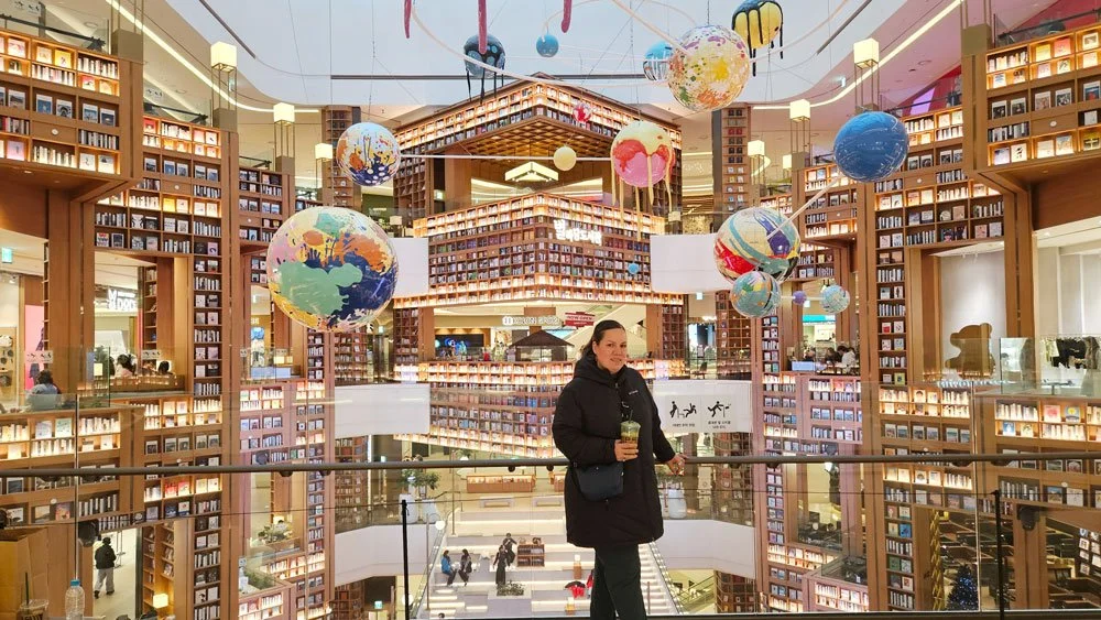 Private family tour of the Starry Night Library Suwon for Mexico visitors.