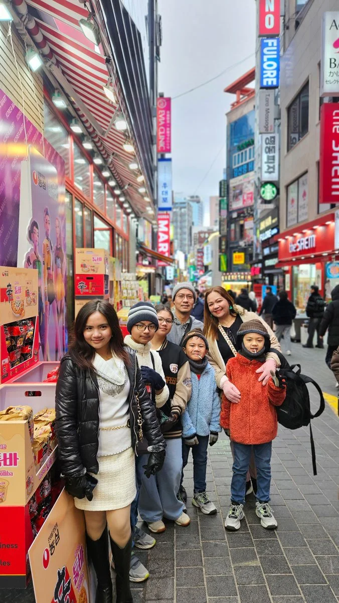 Private family tour of Myeongdong, South Korea, for Philippines visitors