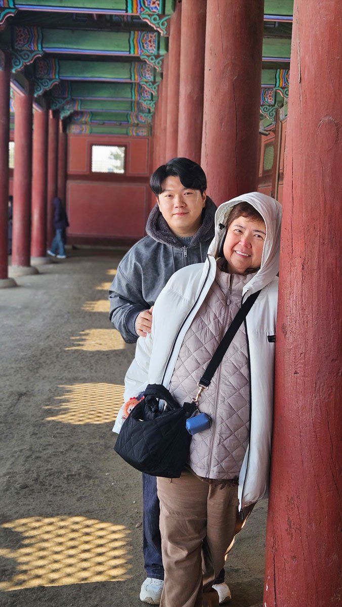 Korean royal palace Gyeongbokgung sightseeing tour in Seoul