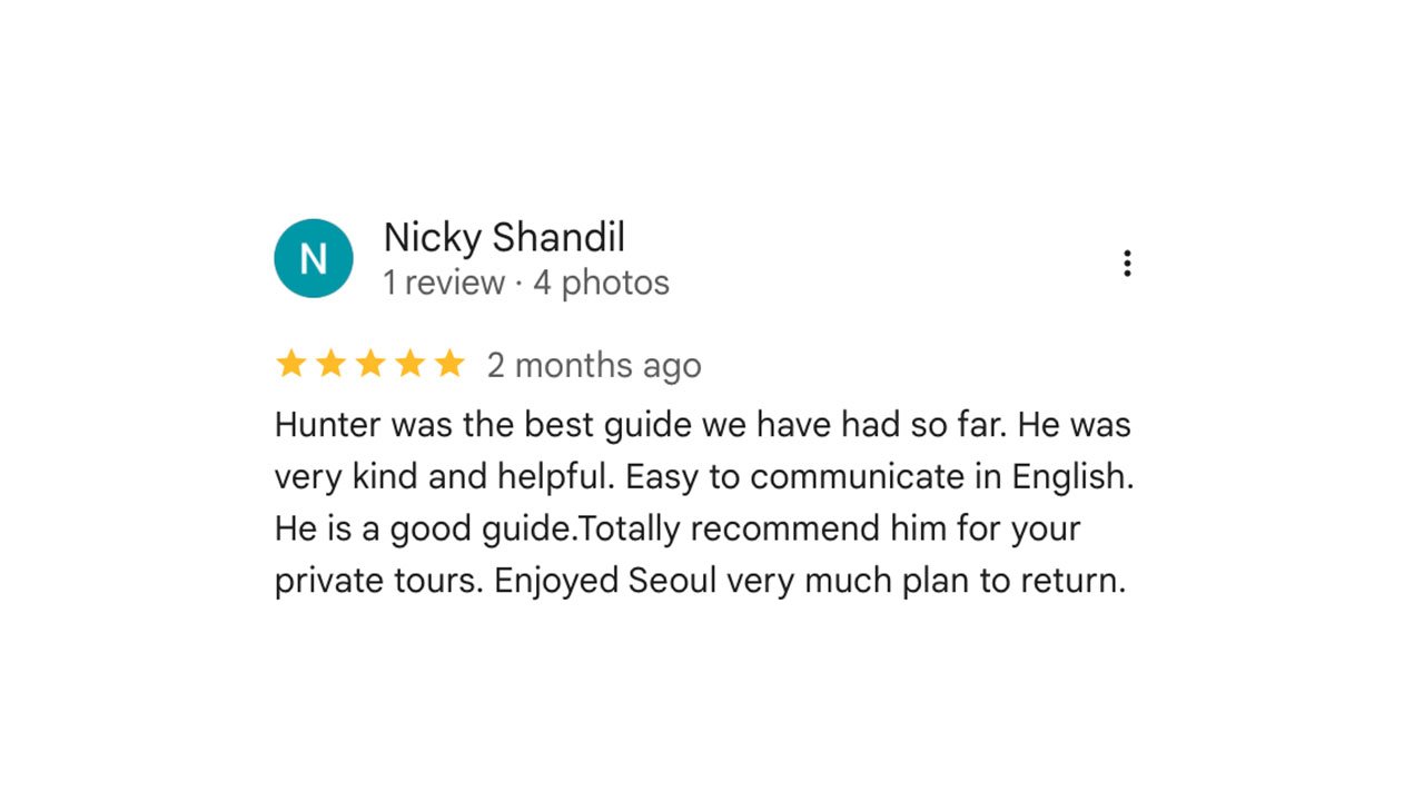 Travelers shopping for souvenirs at Insadong street in Seoul on a guided tour.