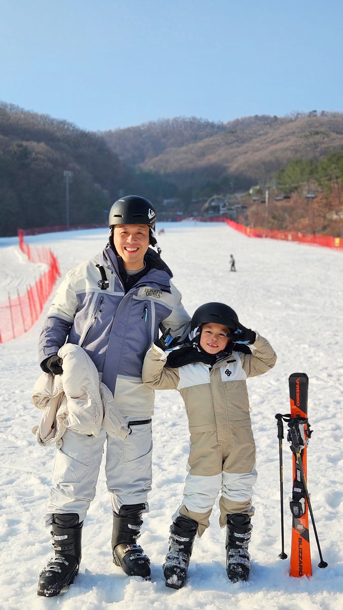 Private tour for Singapore and Malaysia family at Gonjiam Ski Resort.