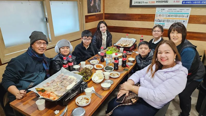 Private Korean BBQ experience for Filipino family tourists in Seoul, South Korea