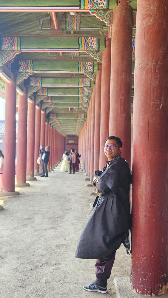 Malagasy Guests Discover Gyeongbokgung Palace in Hanbok