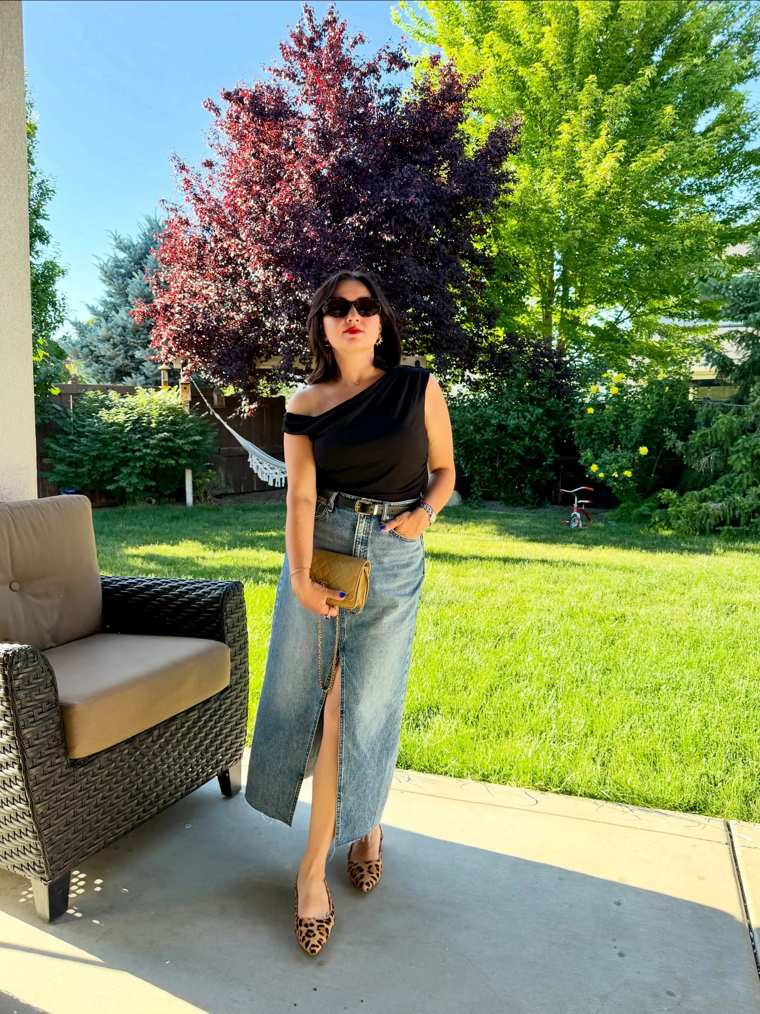 Enjoying this cool summer weather. ☀️

I&rsquo;ve never been one to love the heat, so these milder days feel just right. Even though black isn&rsquo;t usually one of my go-to colors, lately I&rsquo;ve been craving its intensity and a little bit of dr