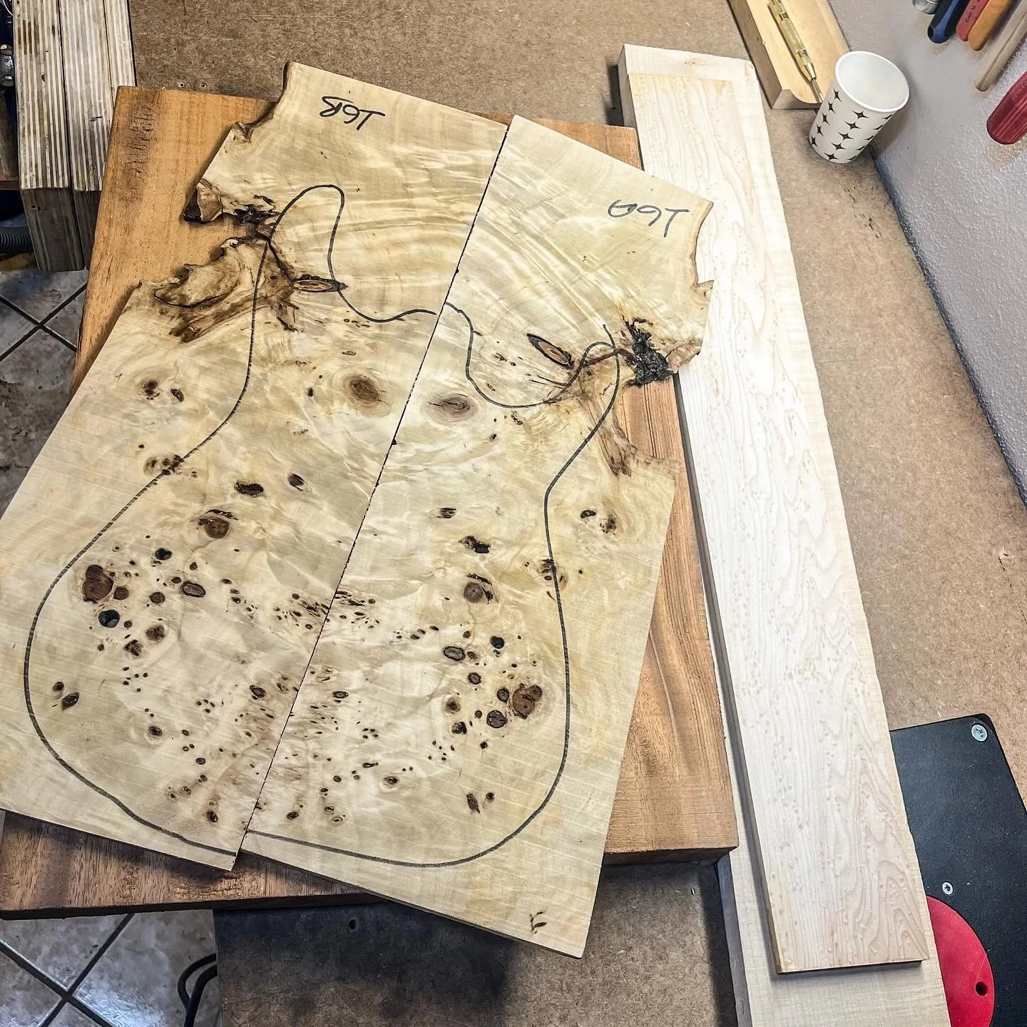 New Terrasonic incoming for @kedileryalansoylemez &mdash; poplar burl top, mahogany body, maple neck, tamo ash fretboard. This one&rsquo;s going to be a wild one.

Order yours now at earthlyguitars.com

#earthlyguitars #electricguitars #luthier #guit