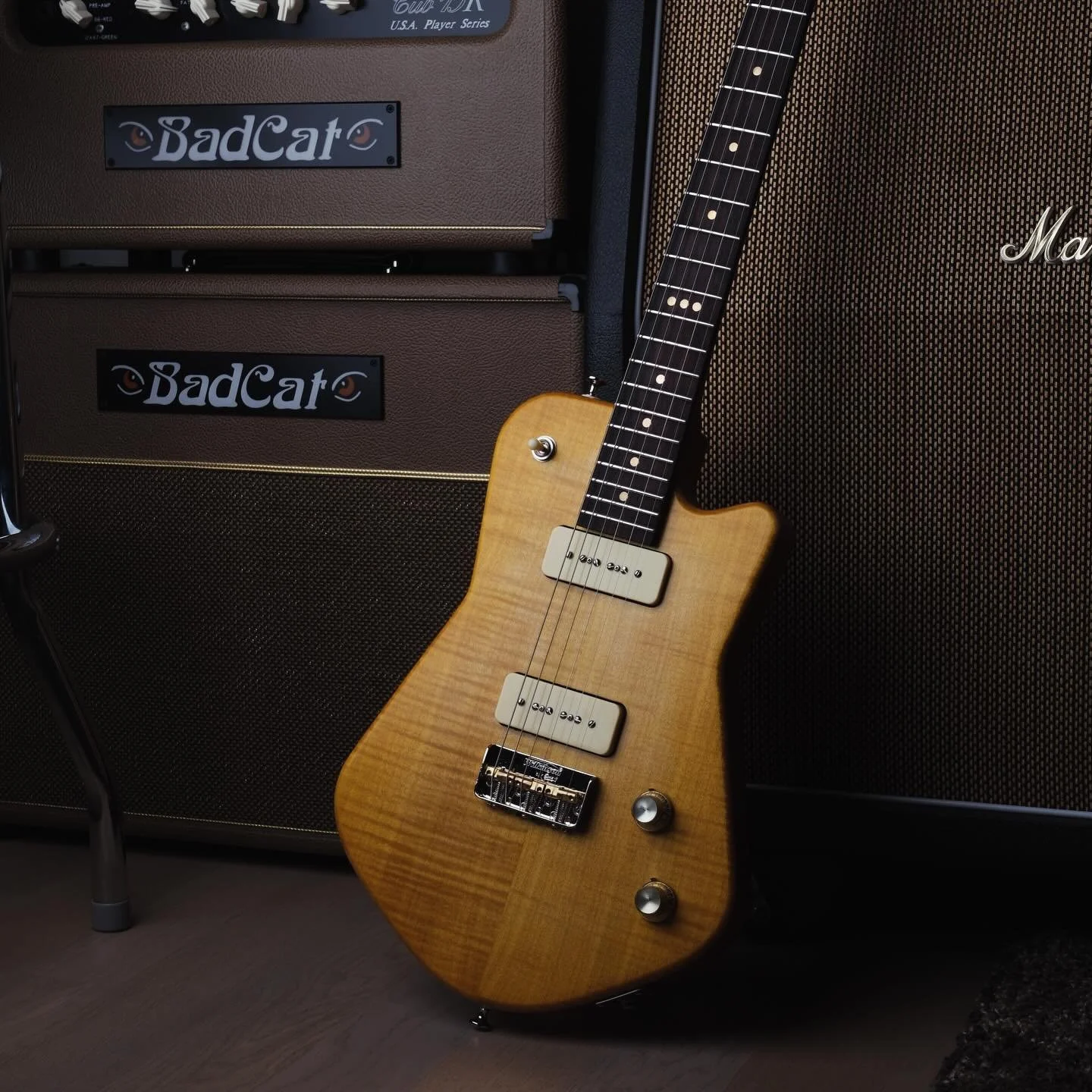 A clear, unfiltered voice. Flamed maple, P90 authority, and a silhouette built for the player who wants nothing unnecessary.

Place your order at earthlyguitars.com

#earthlyguitars #guitar #luthier #customguitar #zephyr