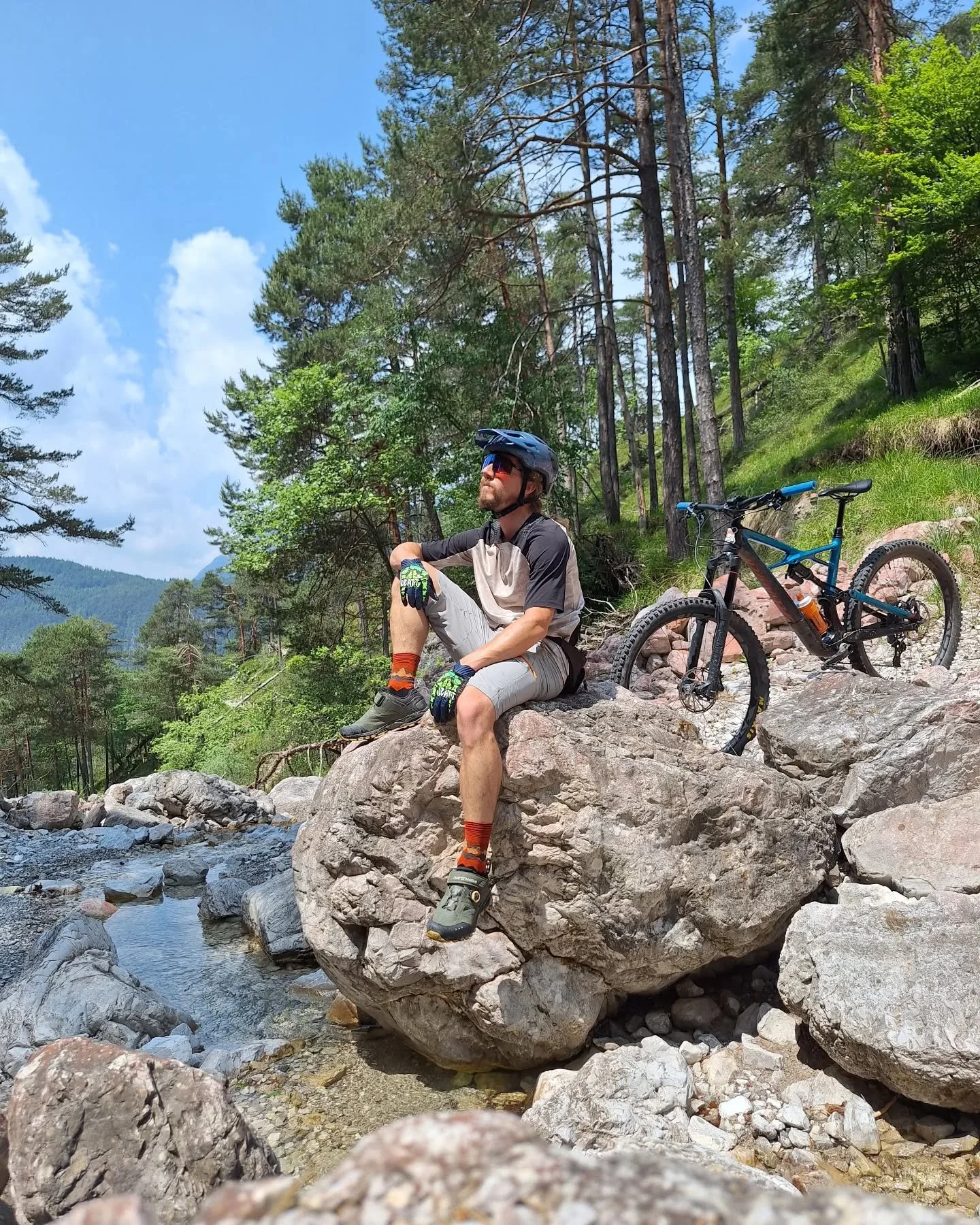 Enduro lifestyle 🤟🚴&zwj;♂️🔥

#mtb #mtblovers #mtblove #mtbgram #enduromtb #downhill #downhillmtb #crosscountry #mountain #mountainbike #dolomiti #dolomites #dolomitiunesco #dolomitilovers #cadore #cadoredolomiti #cadorecheamore
