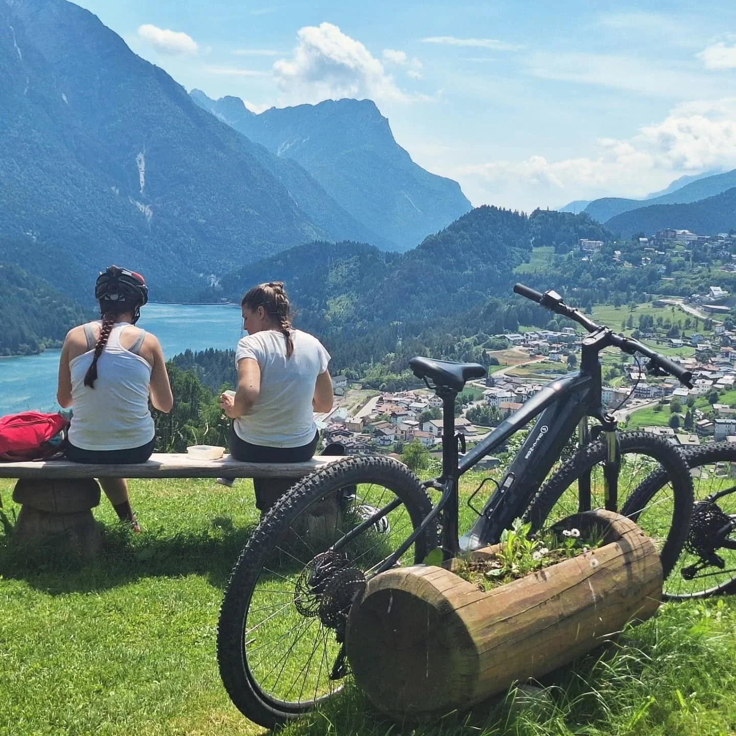 Montagna, sport e avventura ⛰️🚴❤️&zwj;🔥
Se siete alla ricerca di nuove esperienze in sella alla vostra mountain bike, questo &egrave; quello che fa per voi: escursioni organizzate dove andremo alla scoperta di paesaggi, storia e gastronomia che car