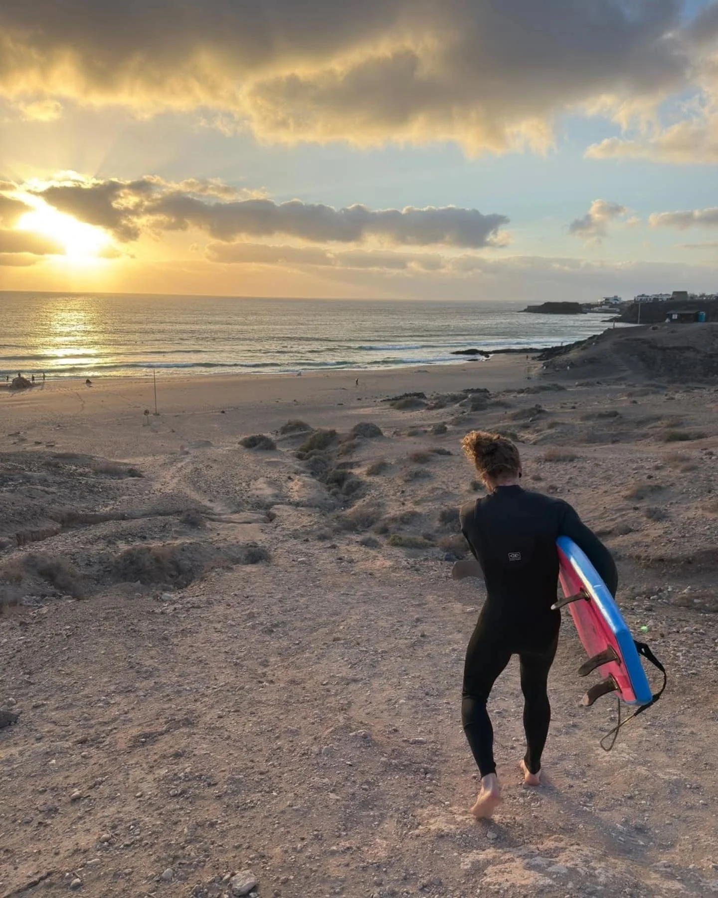 Hasta luego Fuete 🙏🏄&zwj;♂️
Onde cos&igrave; cos&igrave; ma compagnia meravigliosa, un altro viaggio da mettere nel cuore ❤️

#surf #surftrip #surflove #fuerteventura #skateboard
