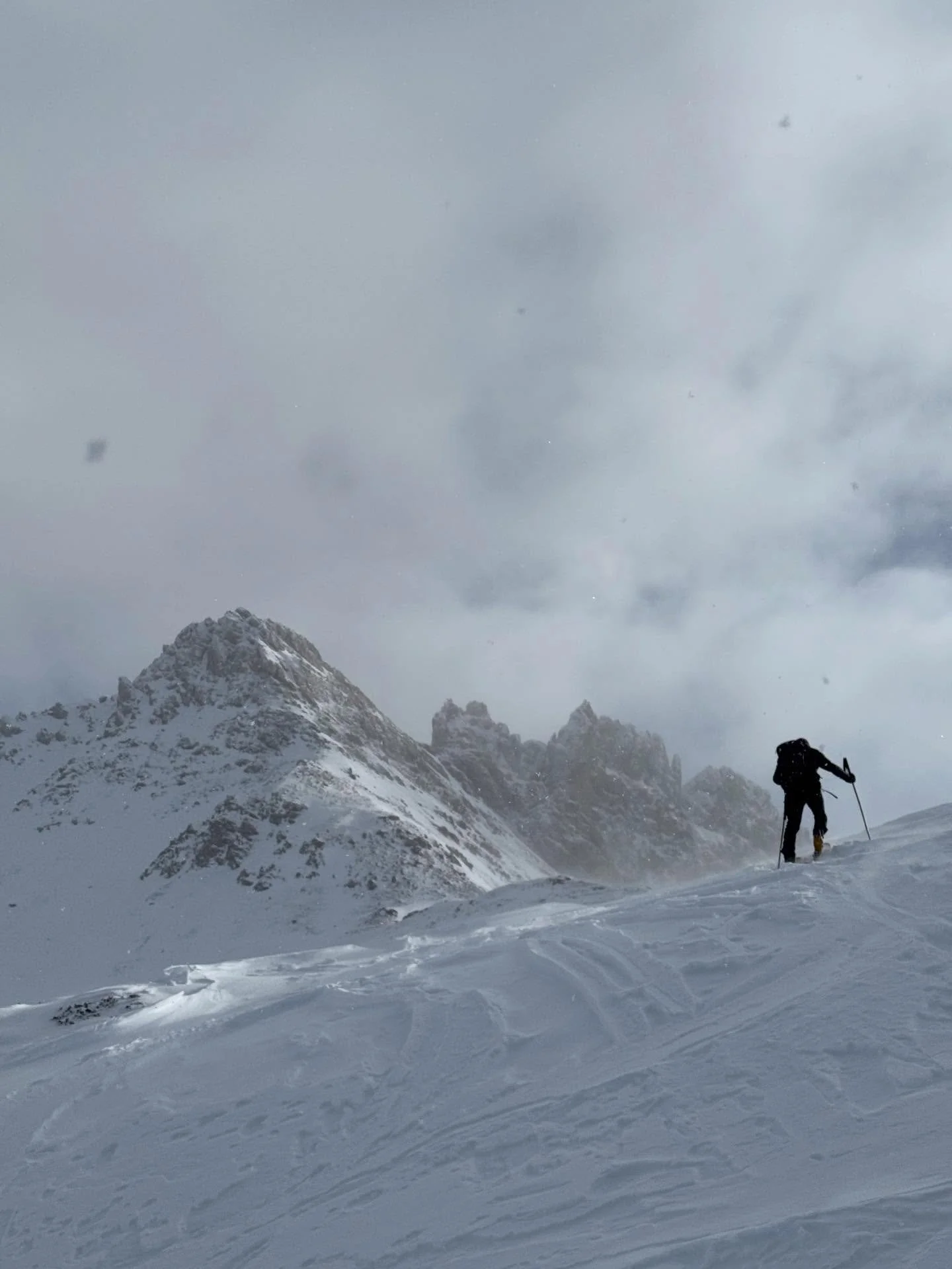 5 jours de ski de randonn&eacute;e dans les montagnes du Queyras pour bien finir l&rsquo;ann&eacute;e 2025 🏔️ 

Merci &agrave; toute la Team et &agrave; notre guide de haute montagne Jean-Phi pour nous avoir transmis sa passion lors de ce s&eacute;j