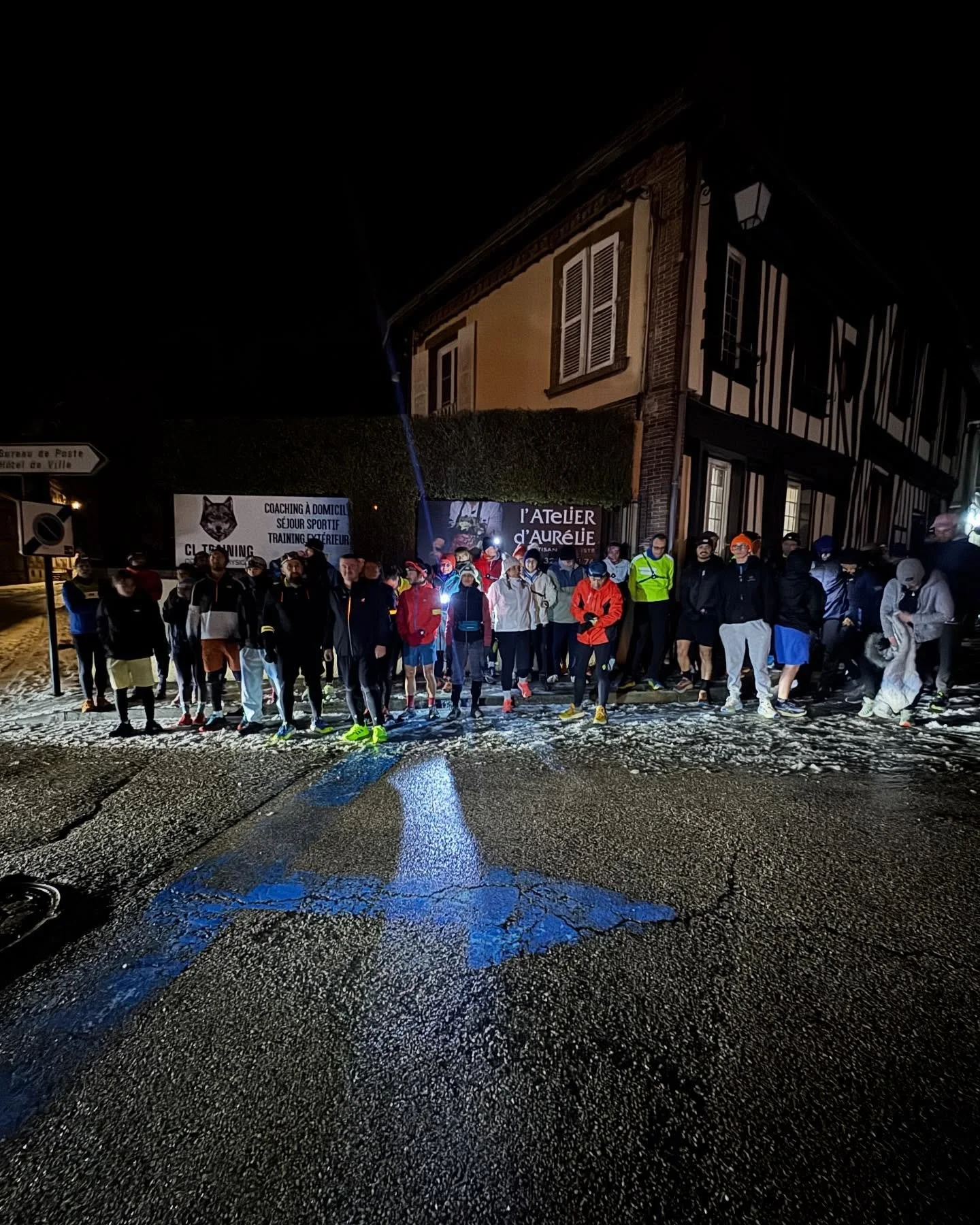 Votre RunClub revient mercredi 21 janvier &agrave; 19h 📅 

En 📸 notre meute d&rsquo;une quarantaine de coureur qui ont brav&eacute; le froid et la neige &agrave; la derni&egrave;re session ! 

N&rsquo;h&eacute;site plus pour te remettre en mouvemen