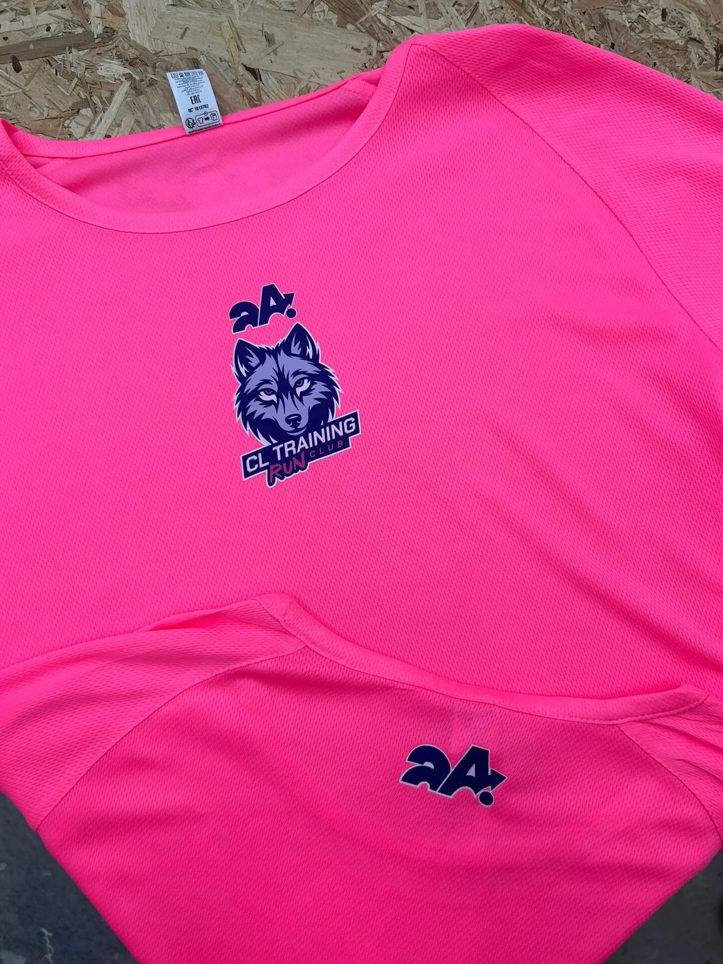 Les maillots du RunClub sont arriv&eacute;s 🤩

En vente sur place &agrave; chaque RunClub :

35&euro; le pack maillot + short. 
25&euro; le maillot seul. 
(Paiement en esp&egrave;ce) 

Il y a 100 maillots disponibles en vente, premier arriv&eacute; 