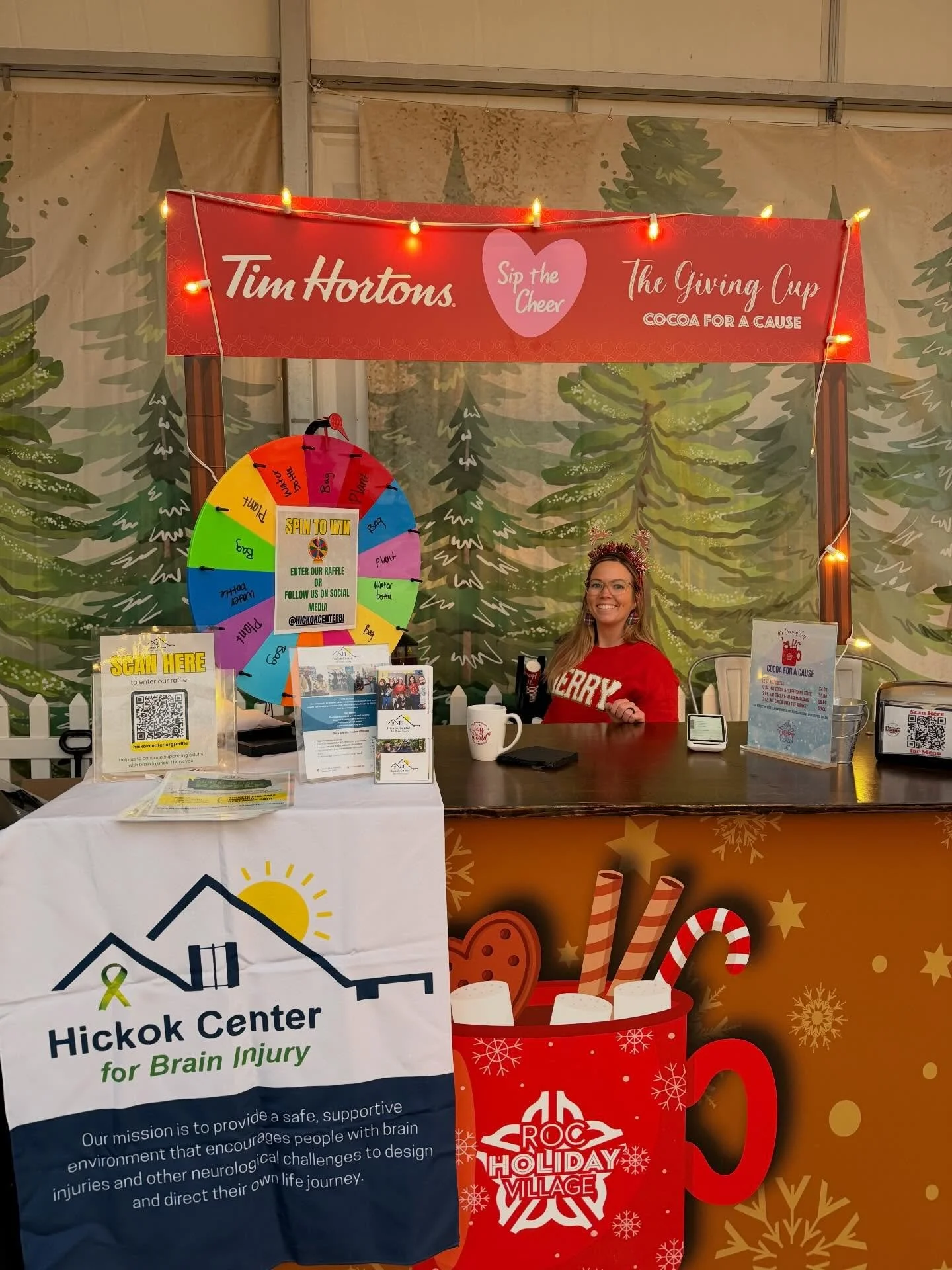 Last night we had the chance to be part of The Giving Cup at Roc Holiday Village, and we&rsquo;re feeling so grateful to have been part of such a fun event! ☕️ 🎄 

Alyssa from our finance department and Ana from fundraising and marketing spent the e