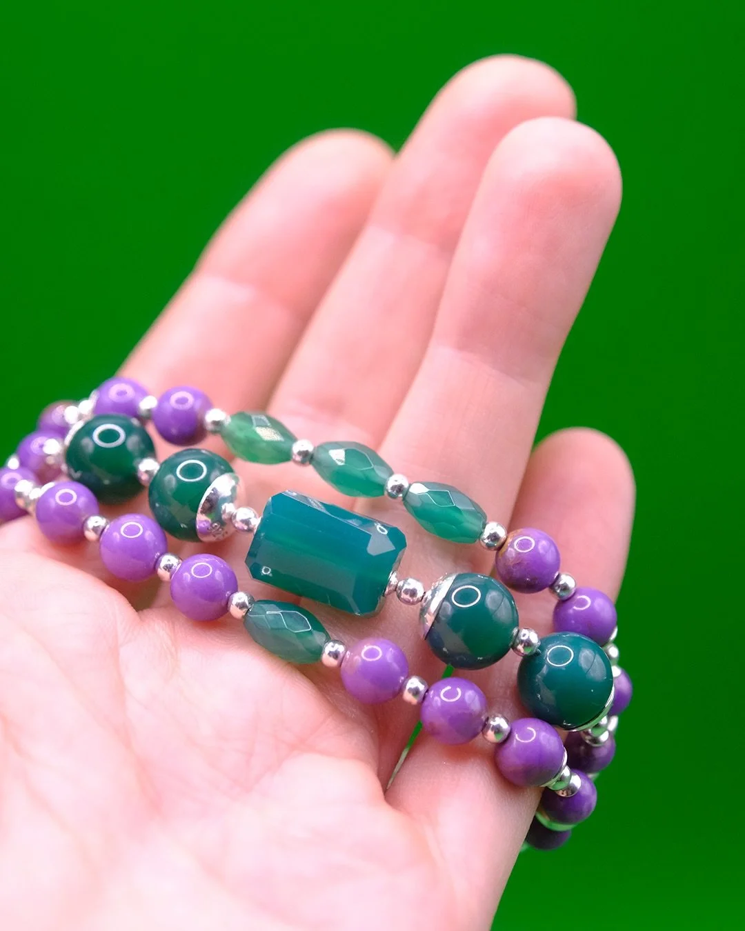 COLOR 💜💚 Purple phosphosiderite and green onyx come together in this 3-row bracelet. What a beautiful combination of these jewel tones. Centerpiece is a freeformed onyx nugget, surrounded by faceted onyx rice beads. Finished in 925 sterling silver.