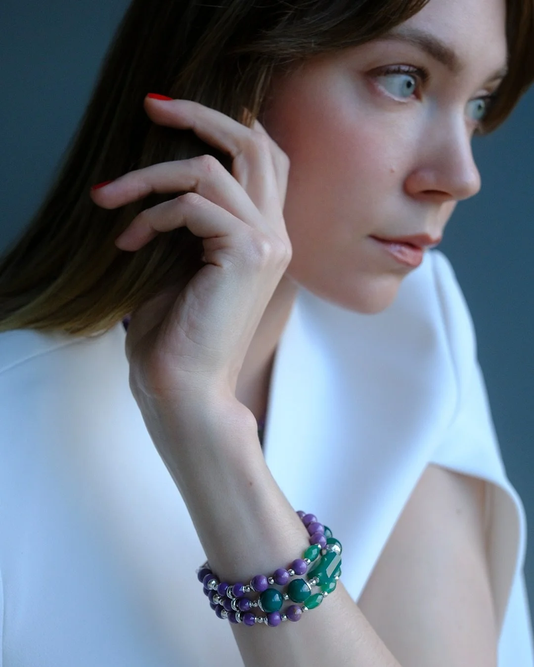 Warm purple phosphosiderite and deep green onyx come together in this 3-row bracelet - the Color Rhapsody. Reminiscent of the color field paintings, jewel tones here are deep, striking and saturated. The faceted onyx nugget in the center adds to the 